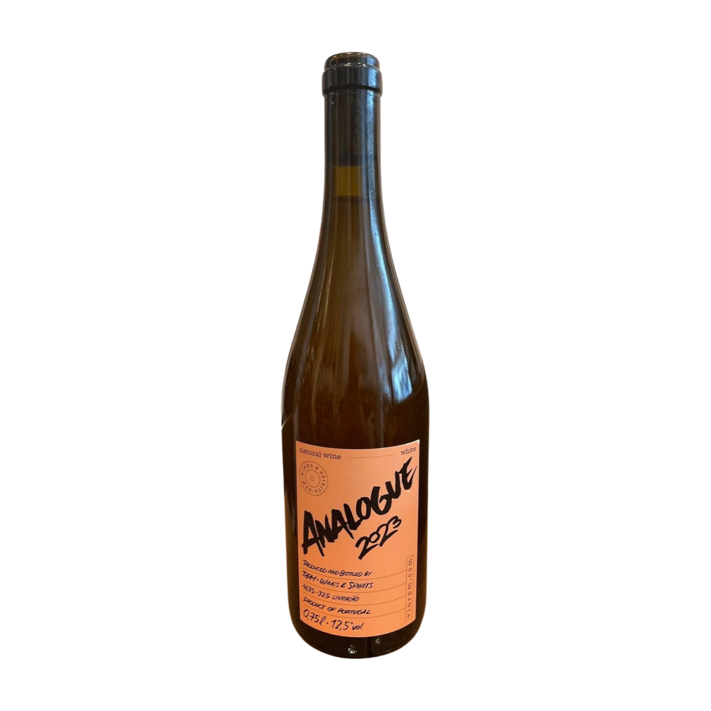 This image features a bottle of RPM Wines Analogue Branco, a wine from the Cultivars series. The bottle is tall and slender with a pale tint and a classic label design that includes the name and volume information in bold, modern typography.